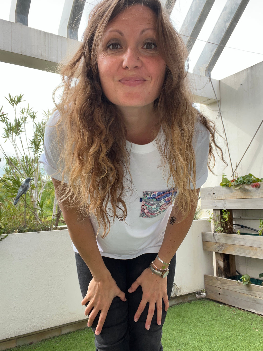 T-shirt blanc poche rose violet Césario