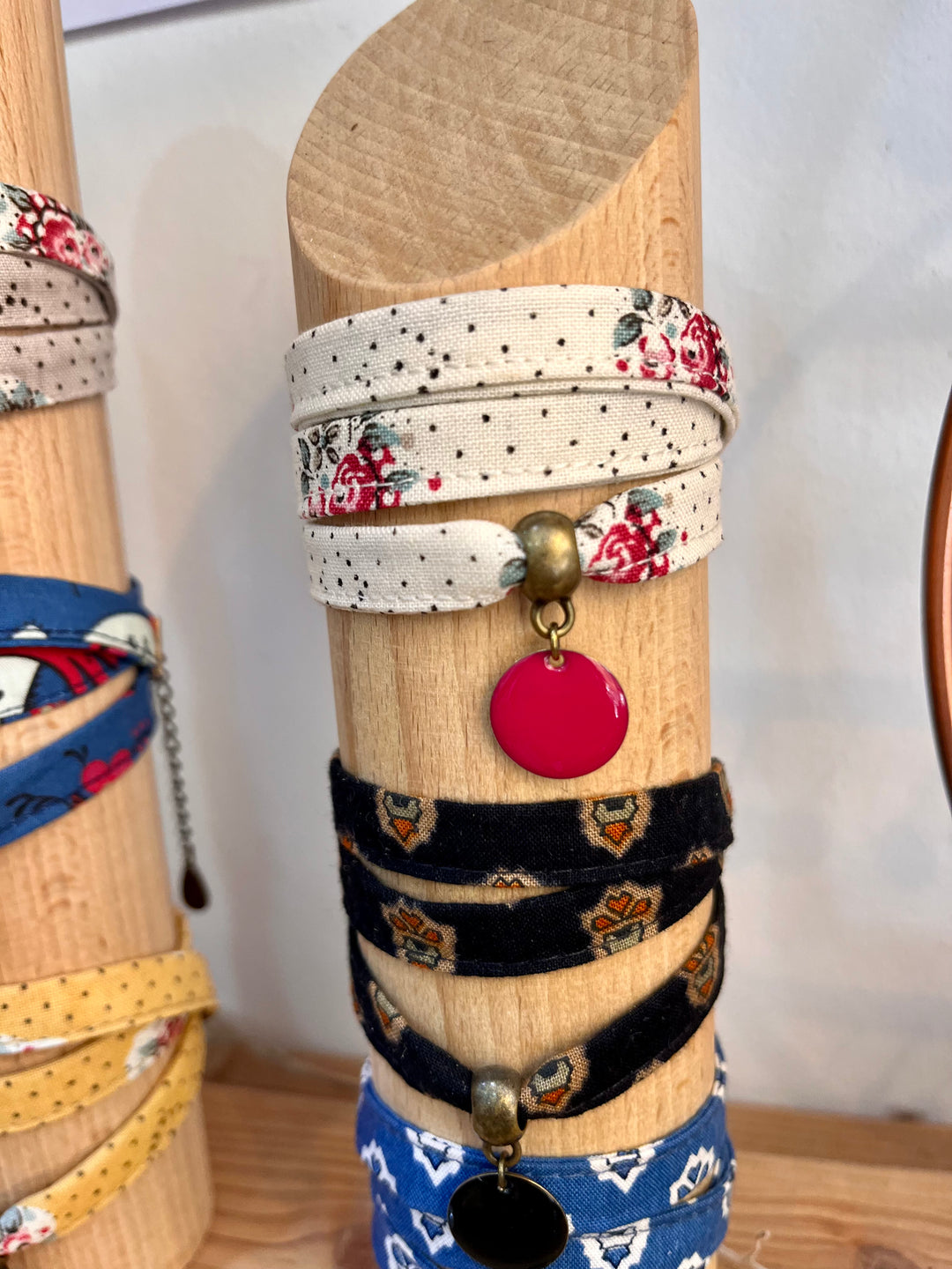 Bracelet provençal 3 tours Mirabeau blanc fleuri sequin émail