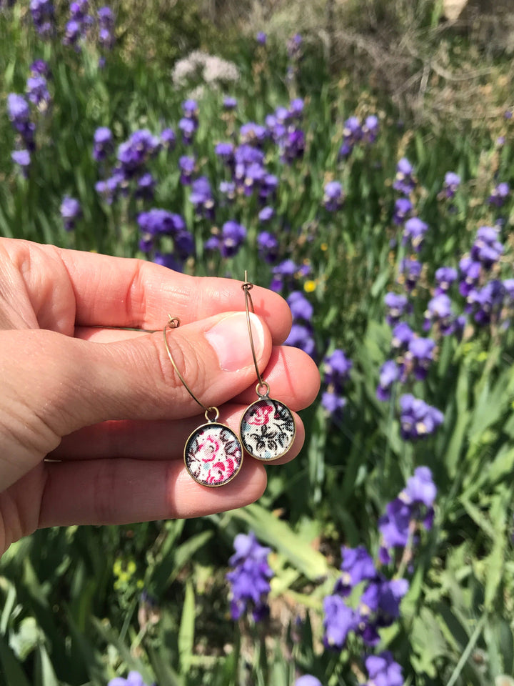 Boucles d’oreilles créoles Mazette fleuries