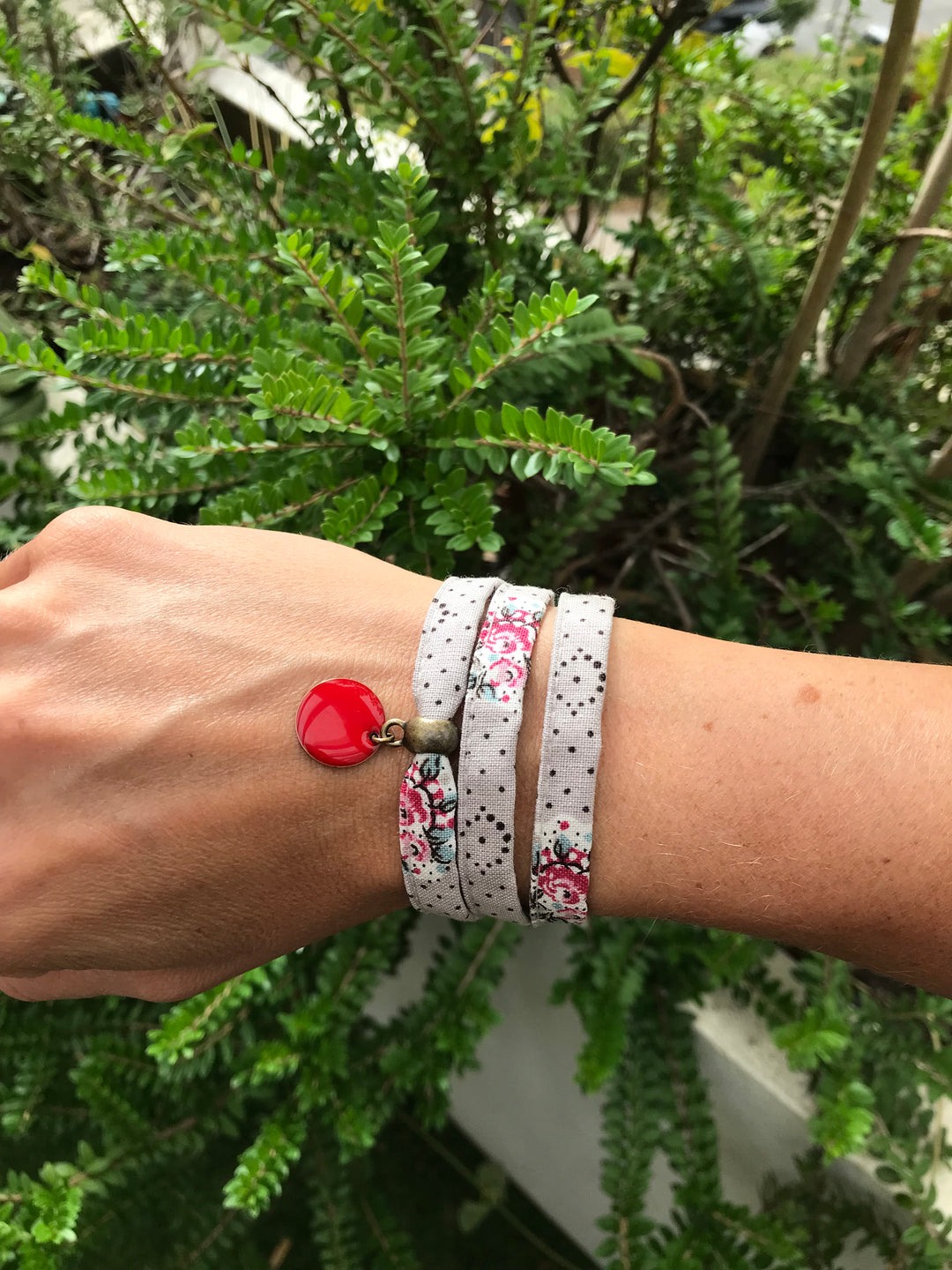 Bracelet provençal 3 tours Mirabeau gris fleuri sequin émail