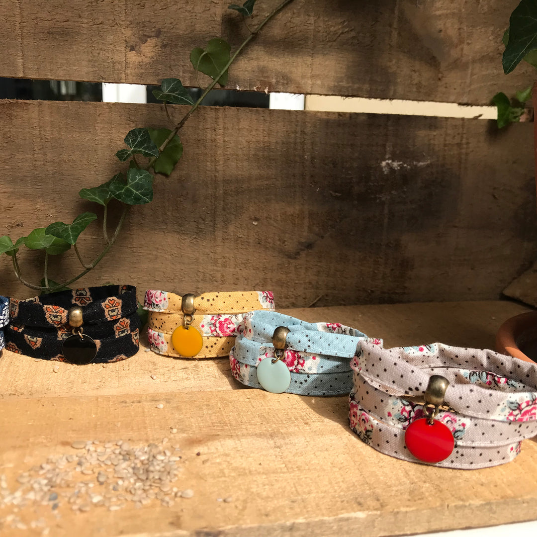 Bracelet provençal 3 tours Mirabeau gris fleuri sequin émail