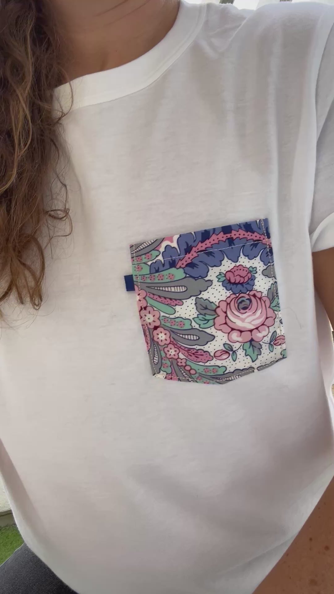 T-shirt blanc poche rose violet Césario